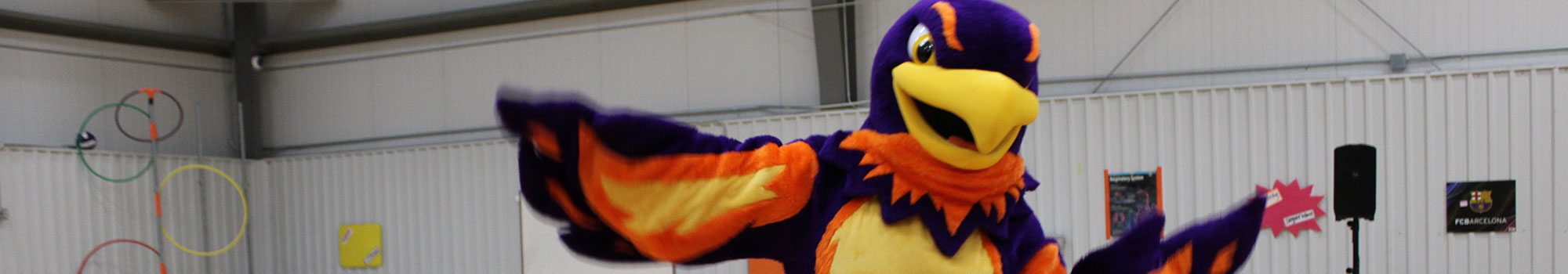 Salida del Sol mascot dancing in the auditorium